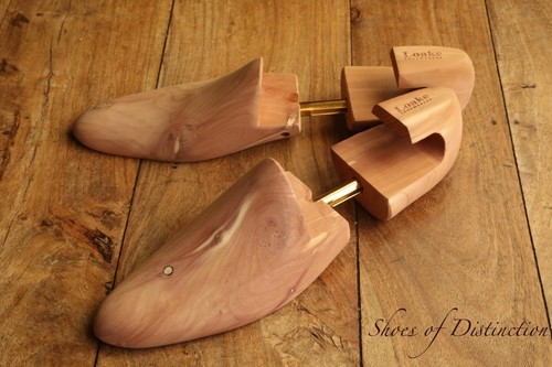Loake shoemakers wooden shoe - wooden,